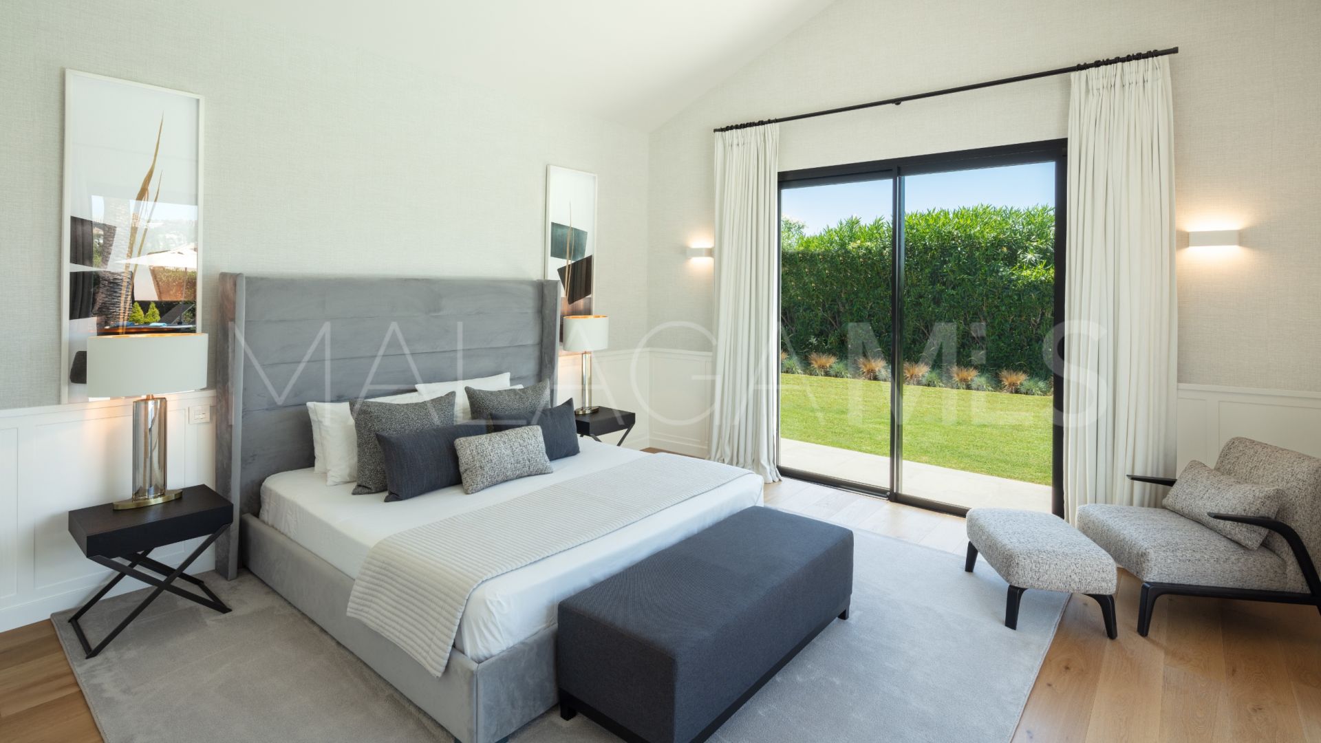 Villa for sale in Nueva Andalucia