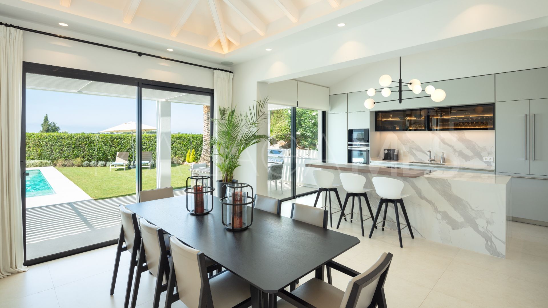 Villa for sale in Nueva Andalucia
