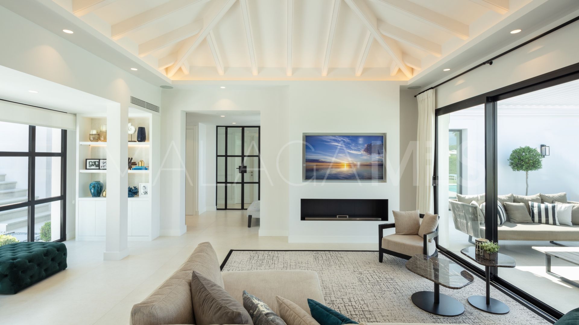 Villa for sale in Nueva Andalucia