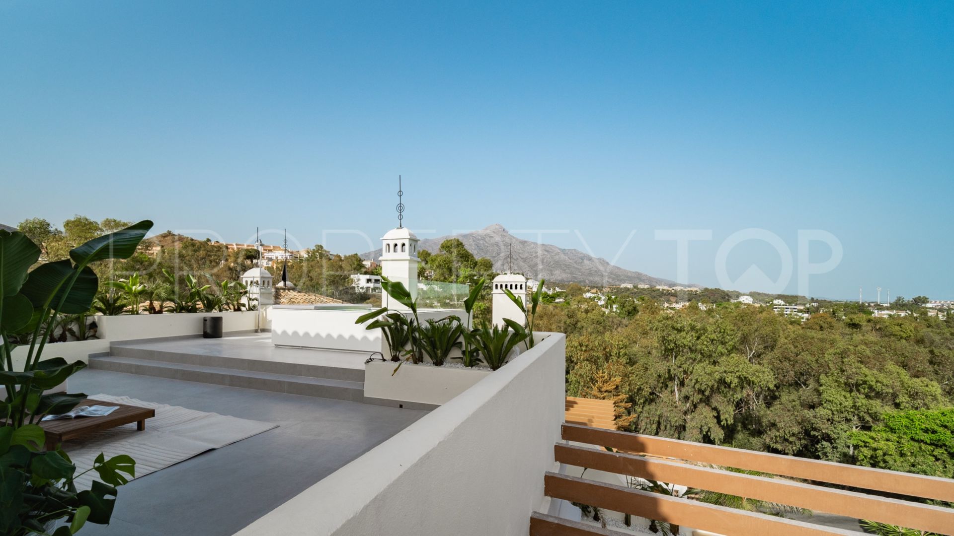 For sale duplex penthouse in Palacetes Los Belvederes with 3 bedrooms