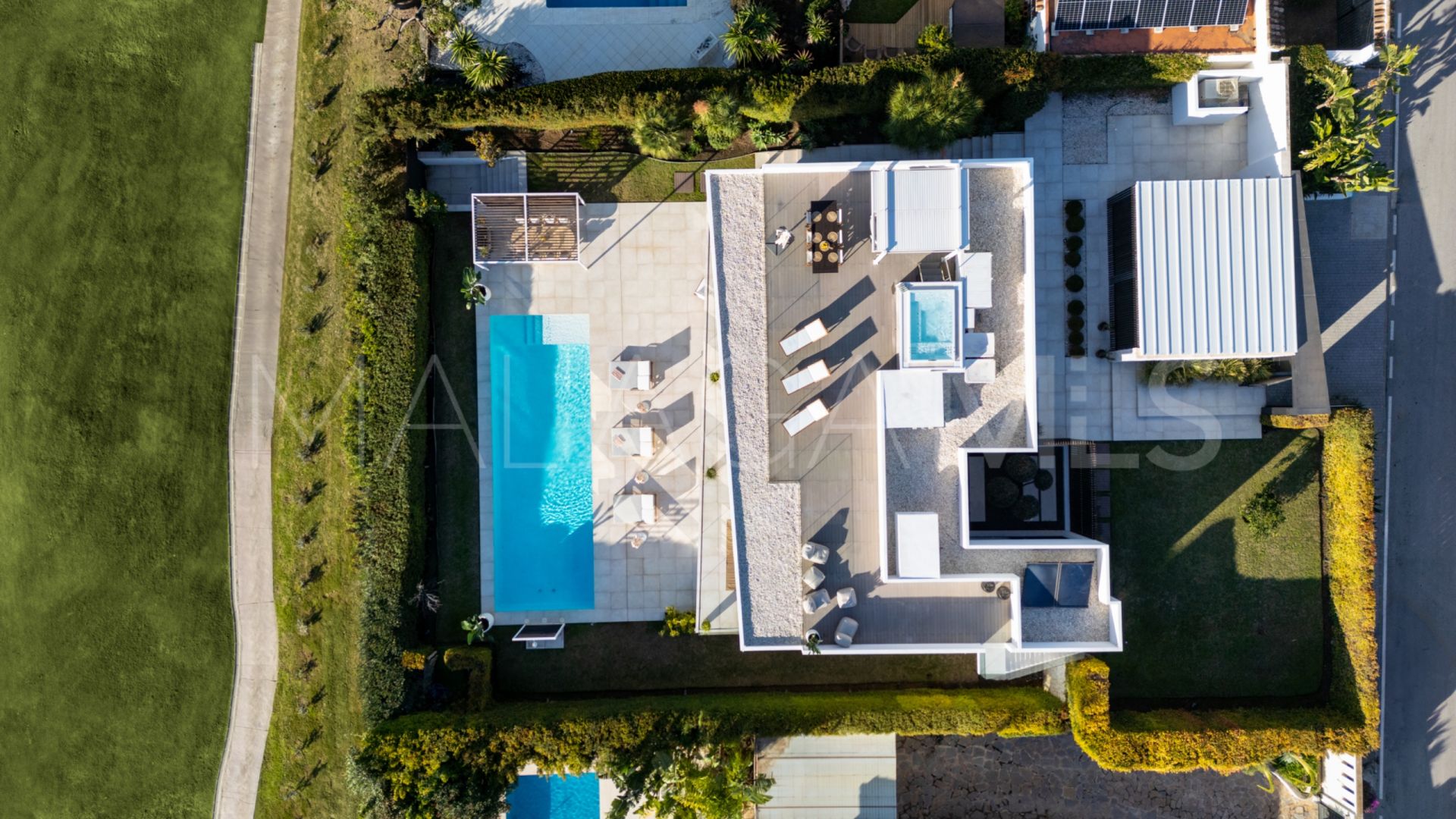 Villa for sale in Nueva Andalucia