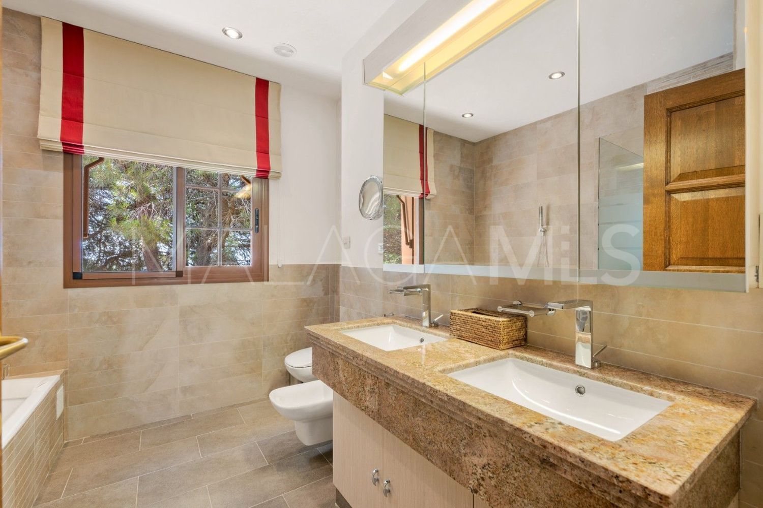 Buy casa de 9 bedrooms in Ojen