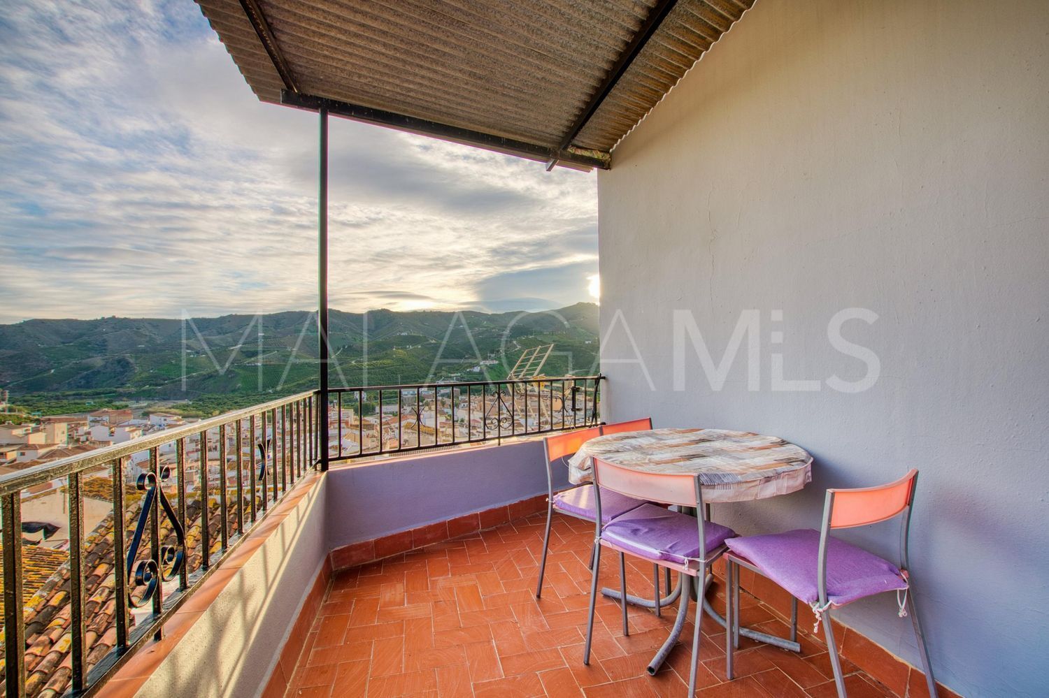 Hus i byn for sale in Benamargosa