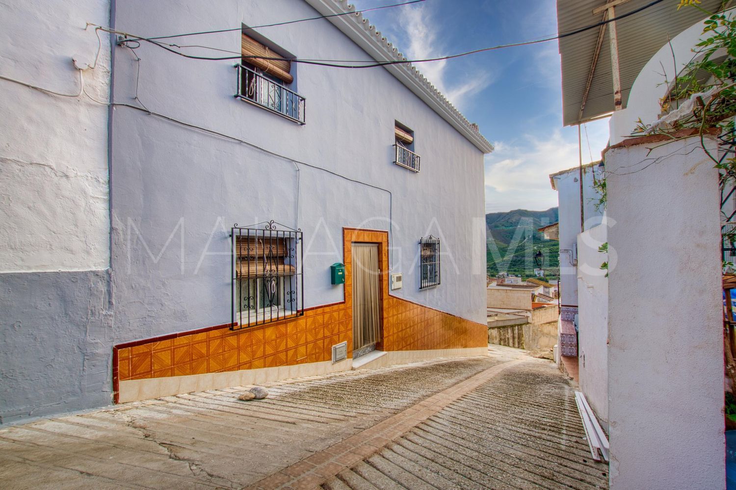 Hus i byn for sale in Benamargosa