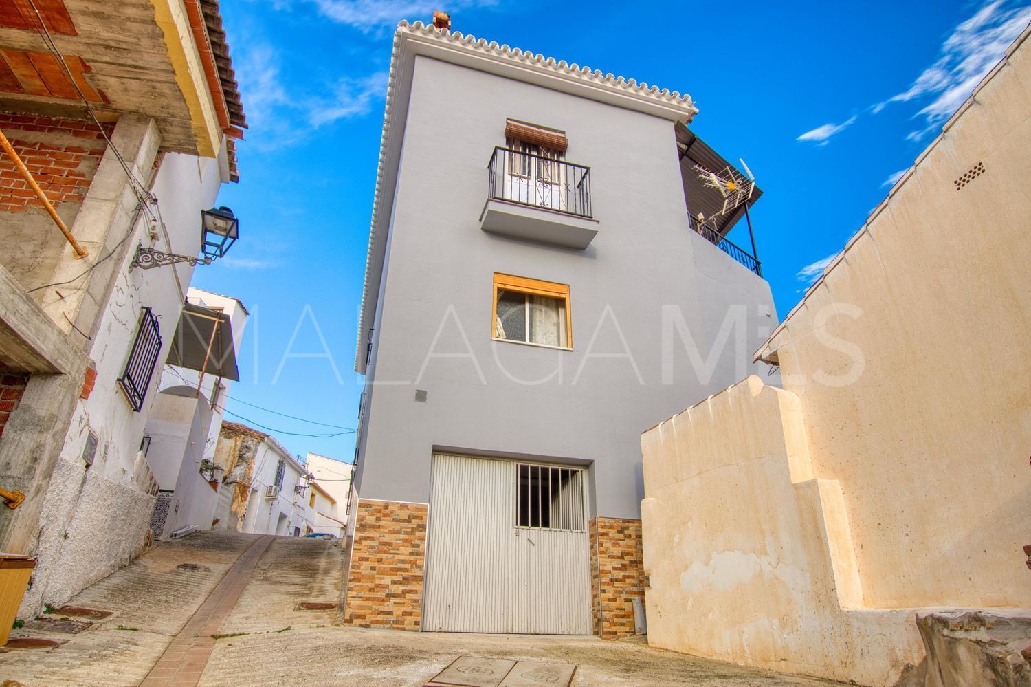 Hus i byn for sale in Benamargosa