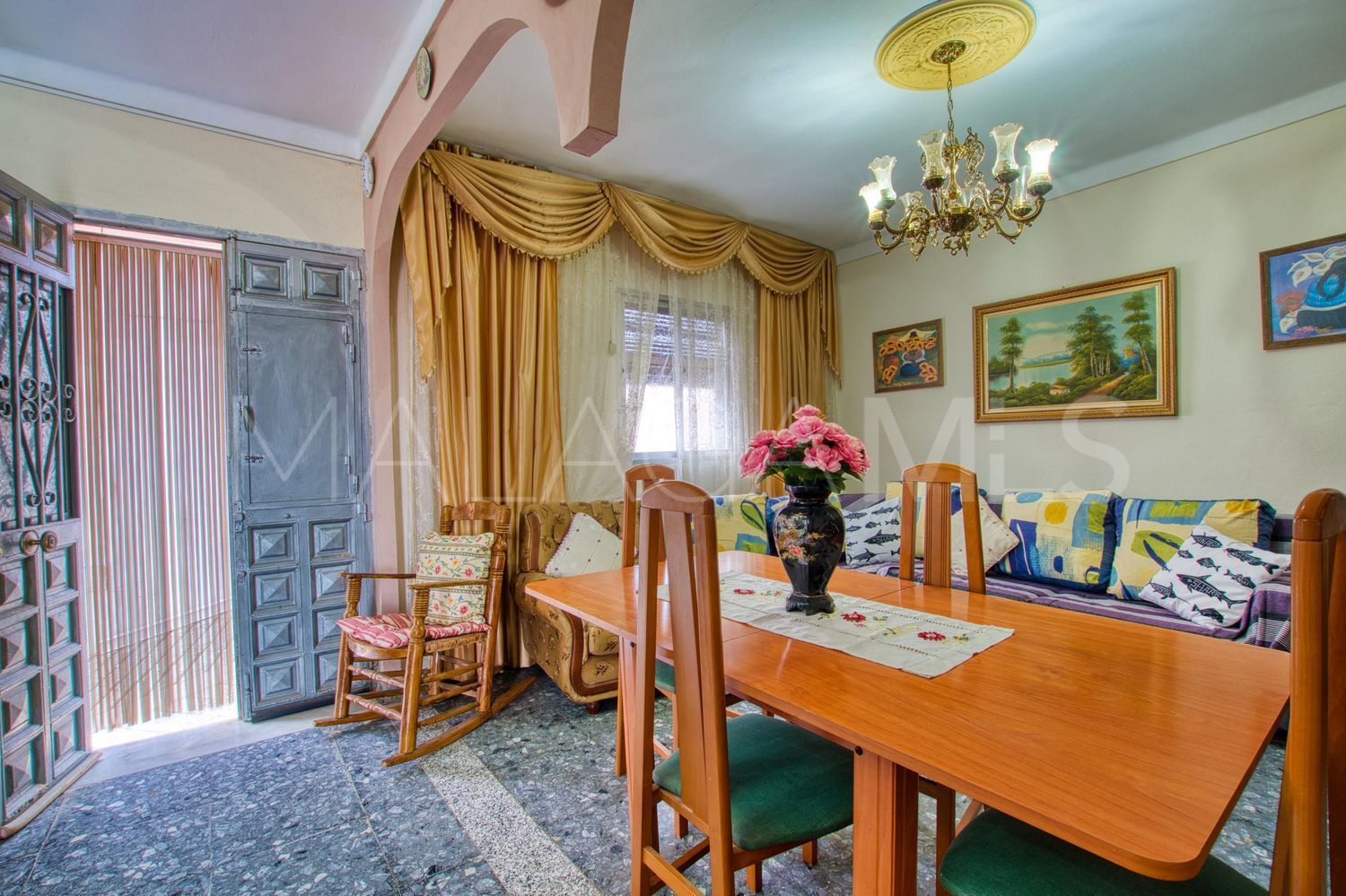 Hus i byn for sale in Benamargosa