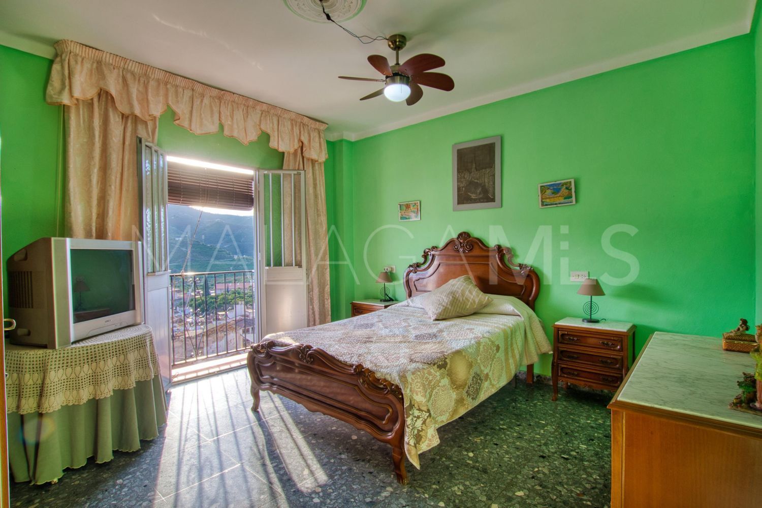 Hus i byn for sale in Benamargosa