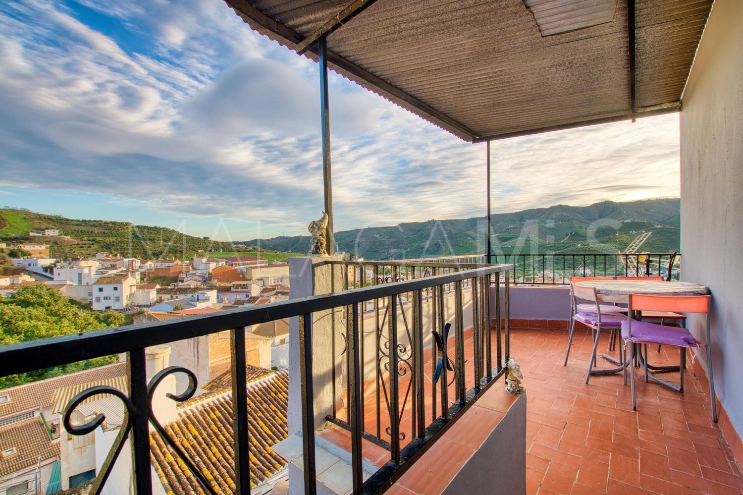 Hus i byn for sale in Benamargosa