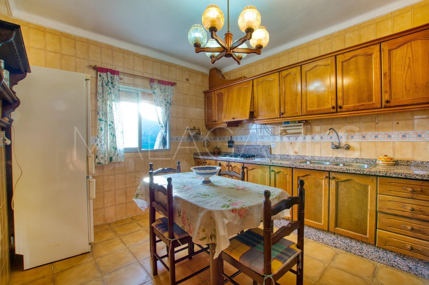 Hus i byn for sale in Benamargosa