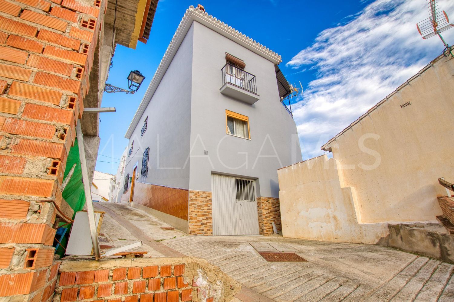 Hus i byn for sale in Benamargosa