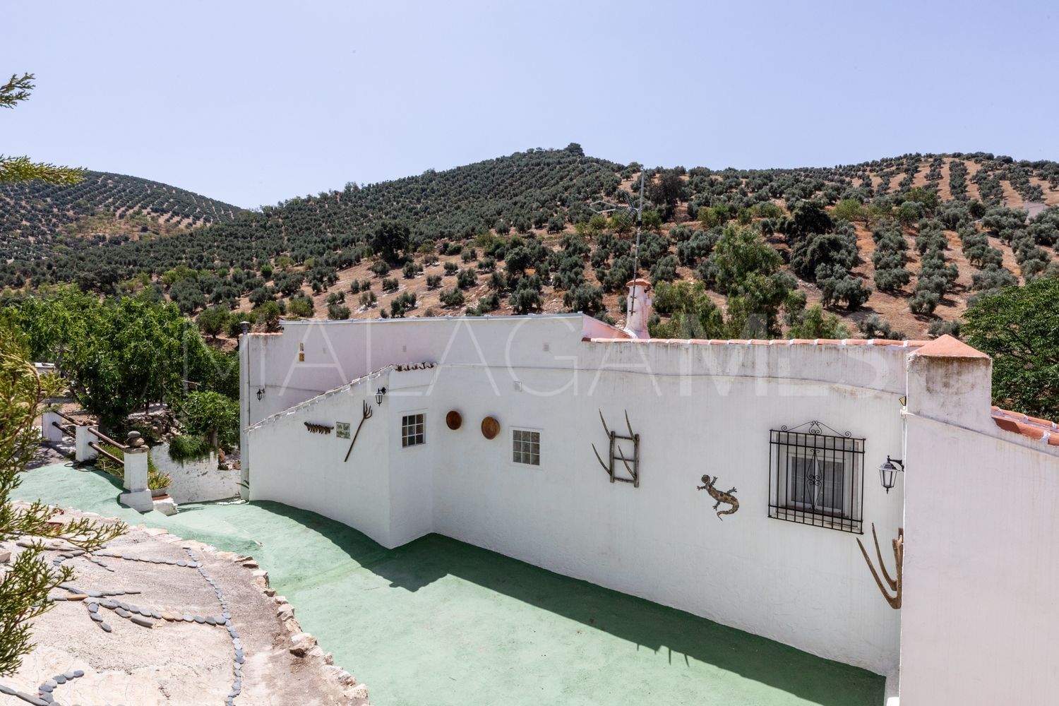 Cuevas de San Marcos country house for sale