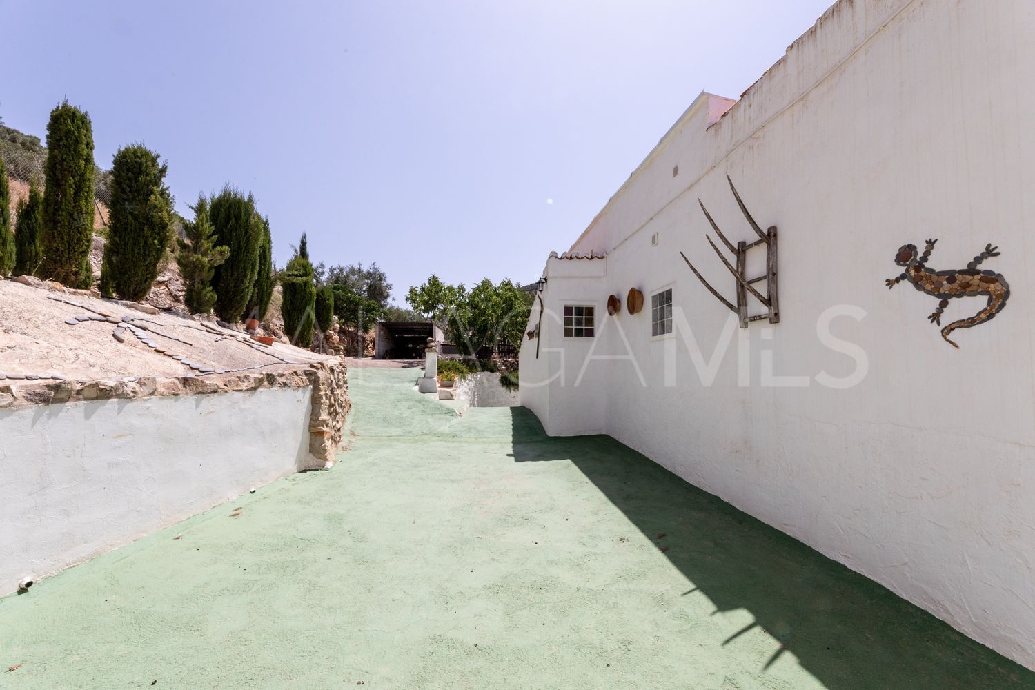 Cuevas de San Marcos country house for sale