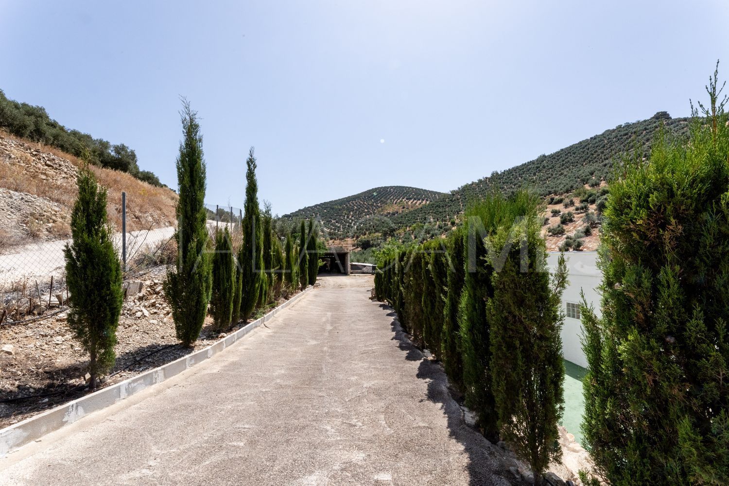 Cuevas de San Marcos country house for sale