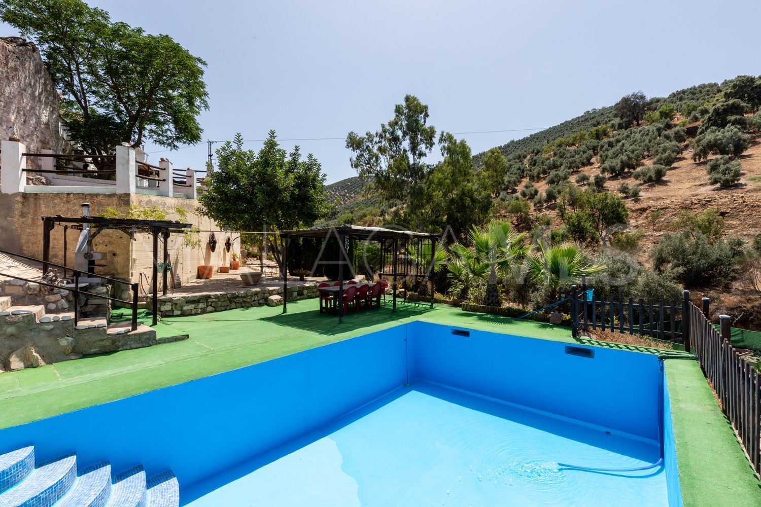 Cuevas de San Marcos country house for sale