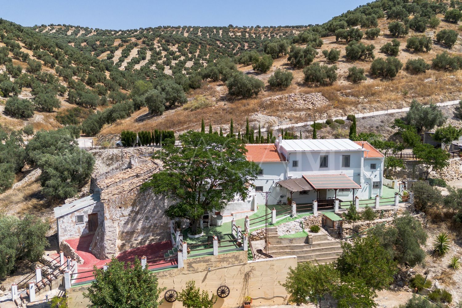 Cuevas de San Marcos country house for sale