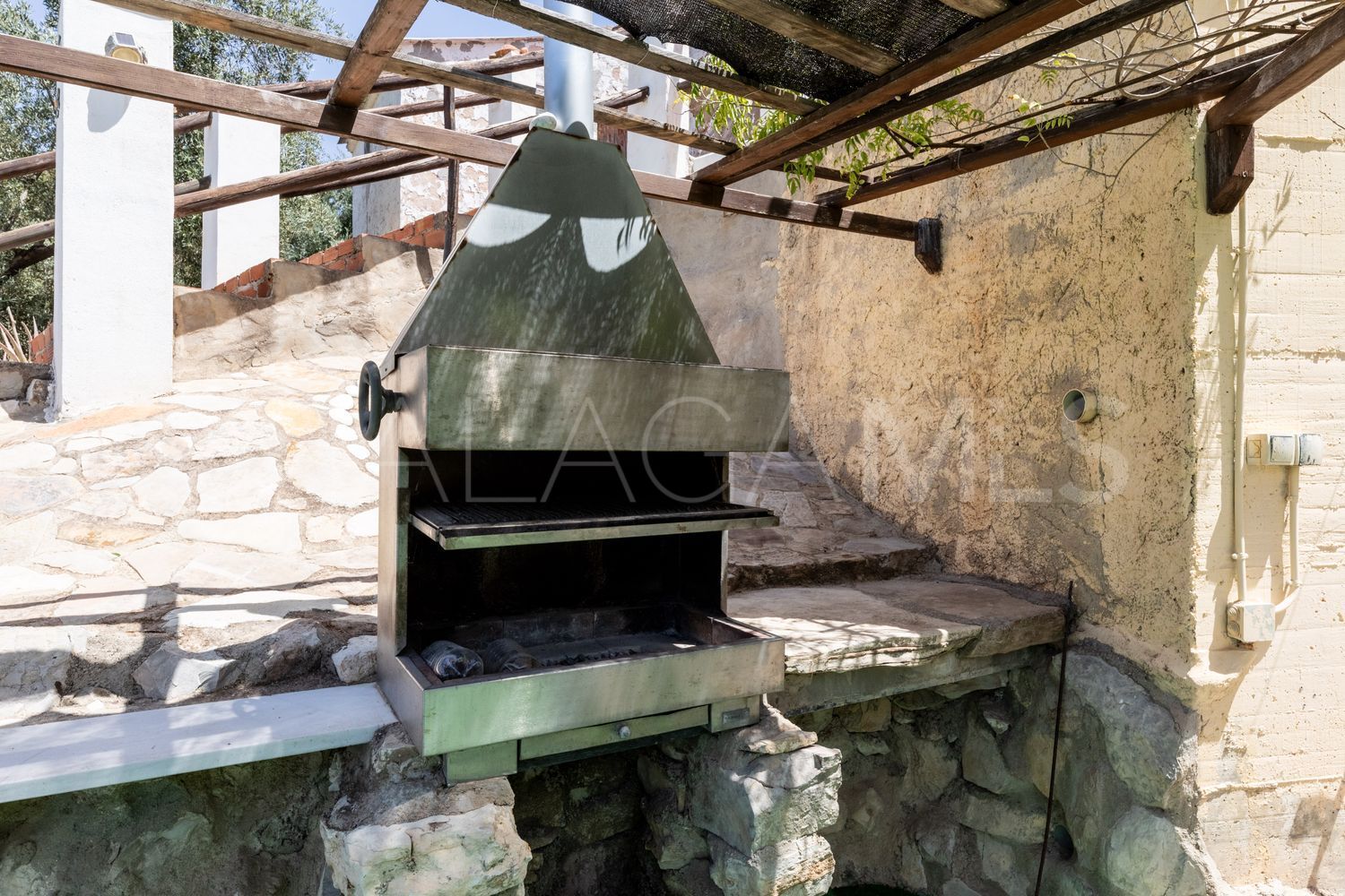 Cuevas de San Marcos country house for sale