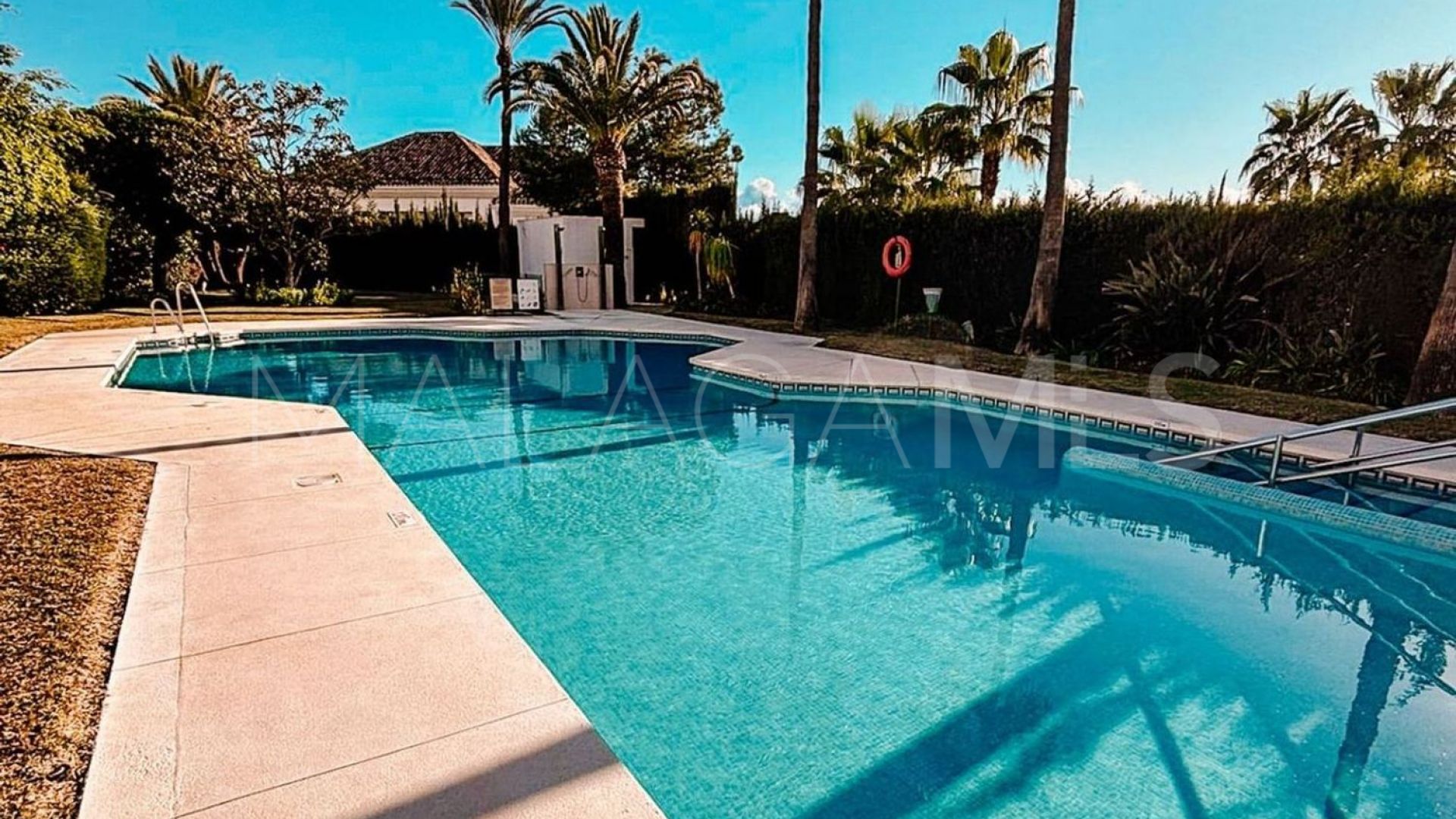 Lägenhet for sale in Las Lomas del Marbella Club