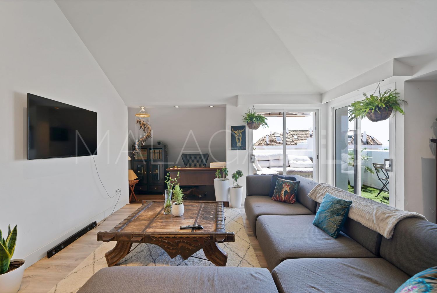 Lägenhet for sale in Las Lomas del Marbella Club