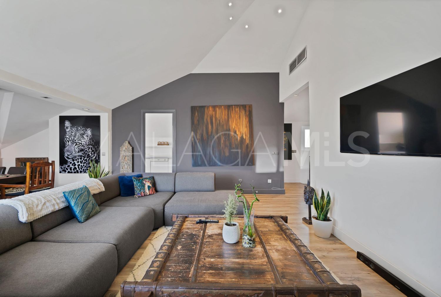 Lägenhet for sale in Las Lomas del Marbella Club