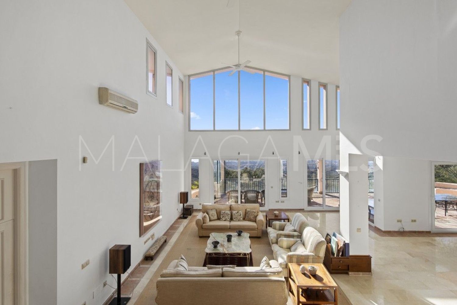 5 bedrooms La Mairena house for sale