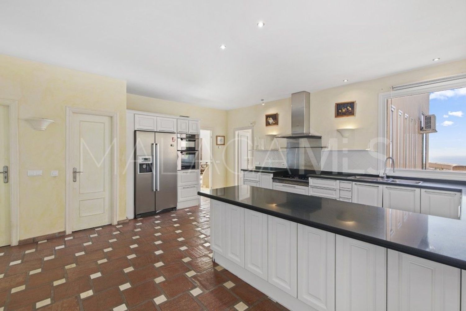 5 bedrooms La Mairena house for sale