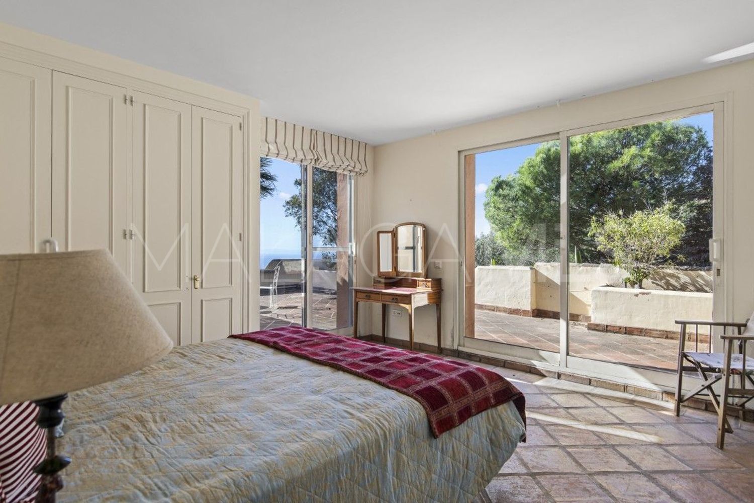 5 bedrooms La Mairena house for sale