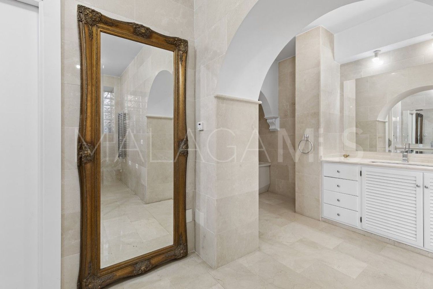 5 bedrooms La Mairena house for sale