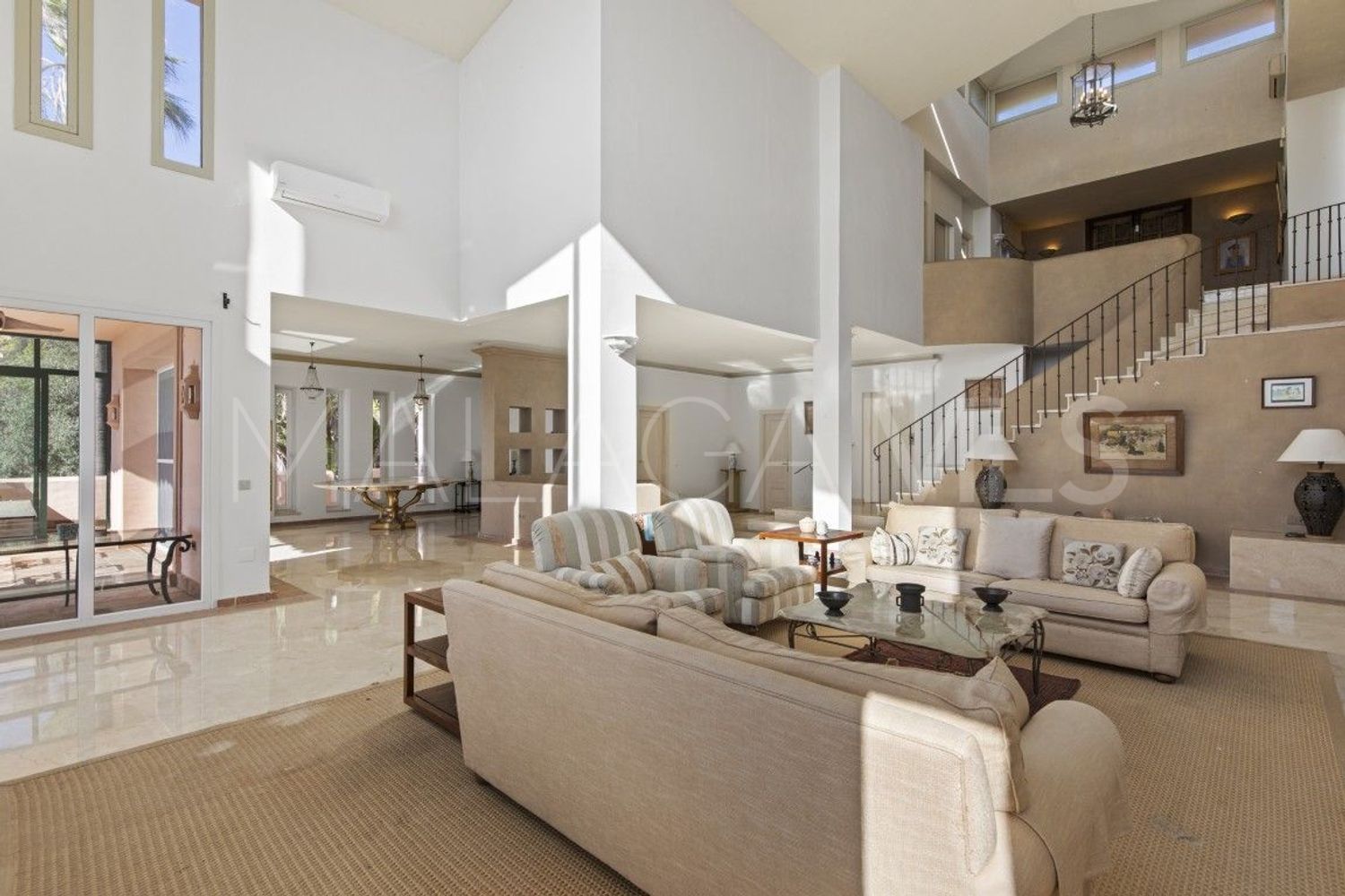 5 bedrooms La Mairena house for sale