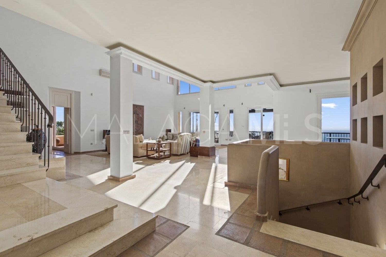 5 bedrooms La Mairena house for sale