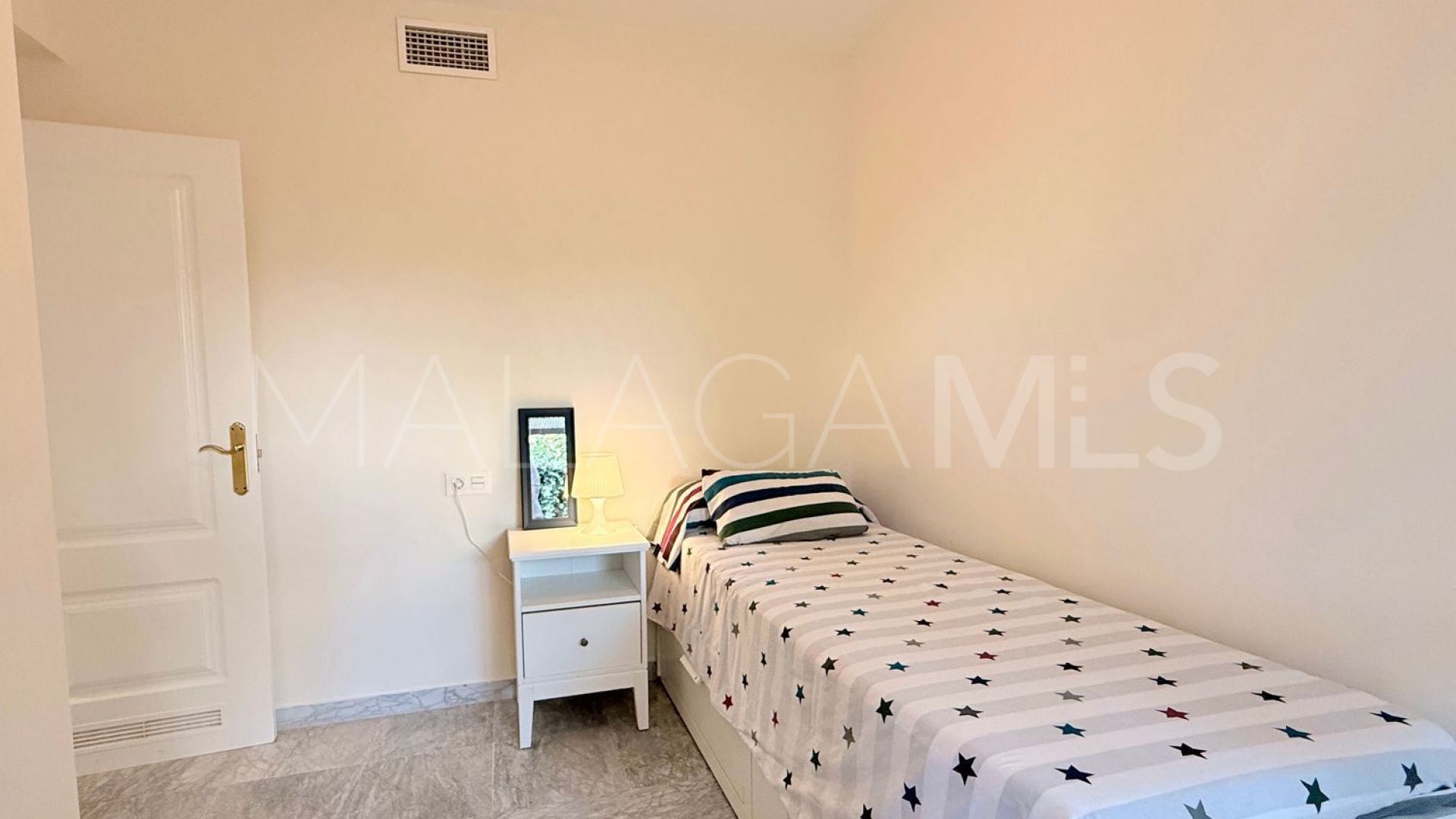 Flat for sale in Nueva Andalucia