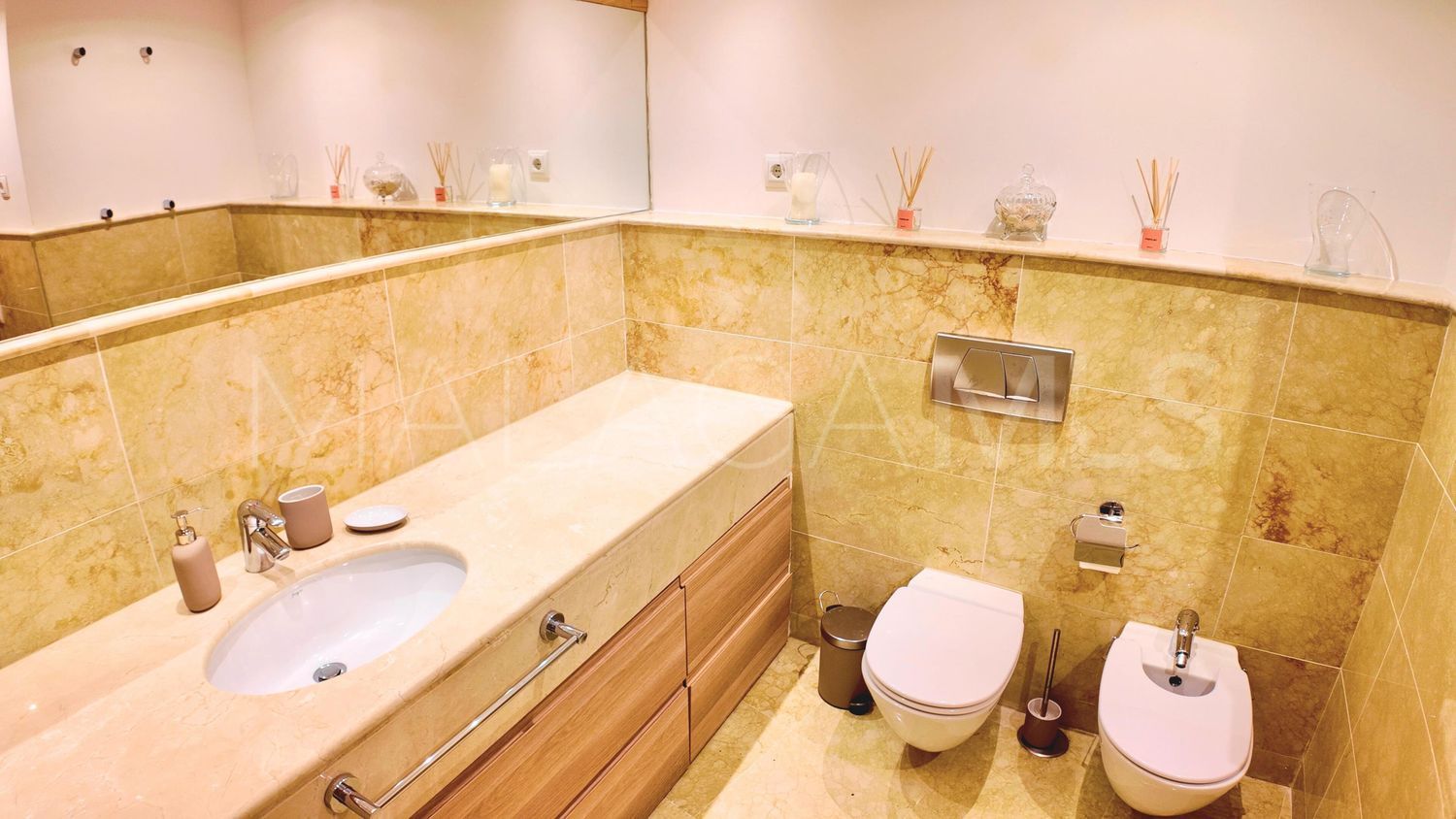 For sale flat with 3 bedrooms in Los Altos de los Monteros