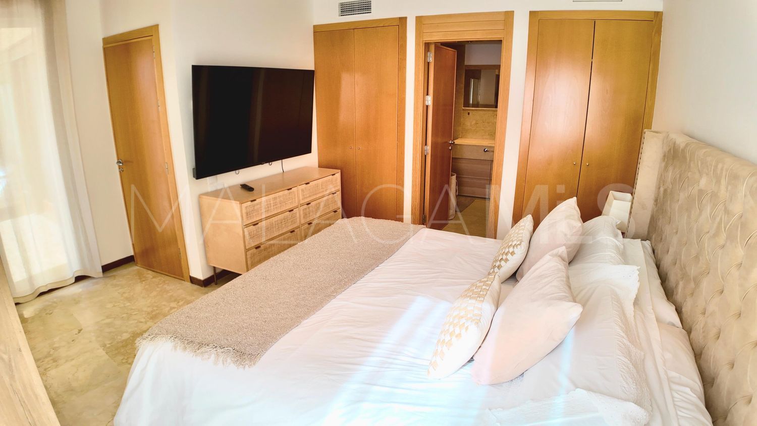 For sale flat with 3 bedrooms in Los Altos de los Monteros