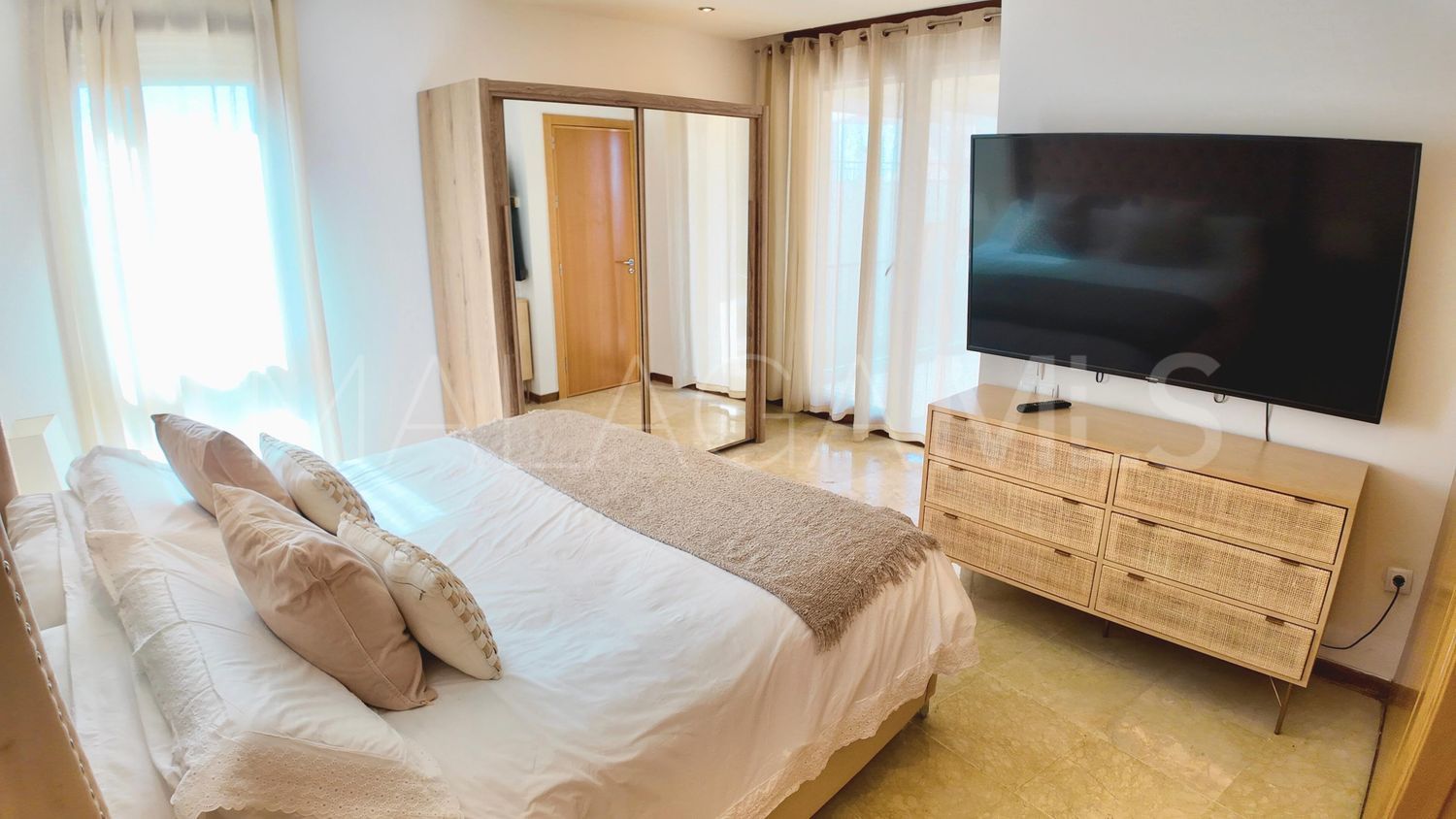 For sale flat with 3 bedrooms in Los Altos de los Monteros