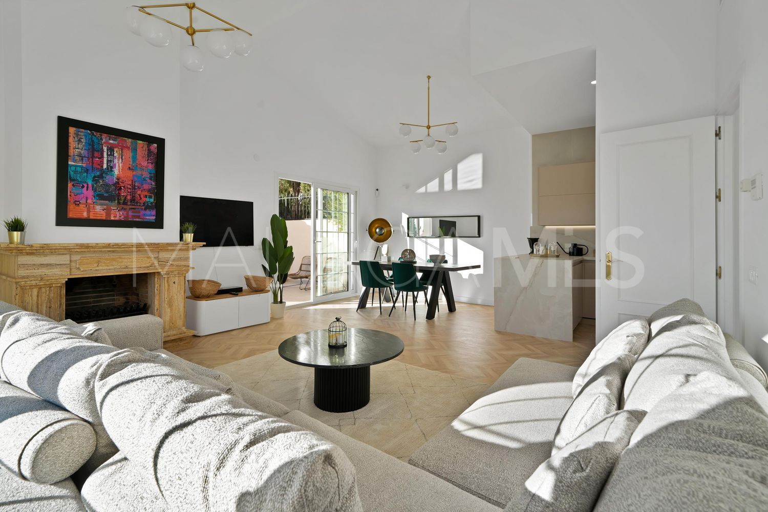 Hus i byn for sale in Los Naranjos