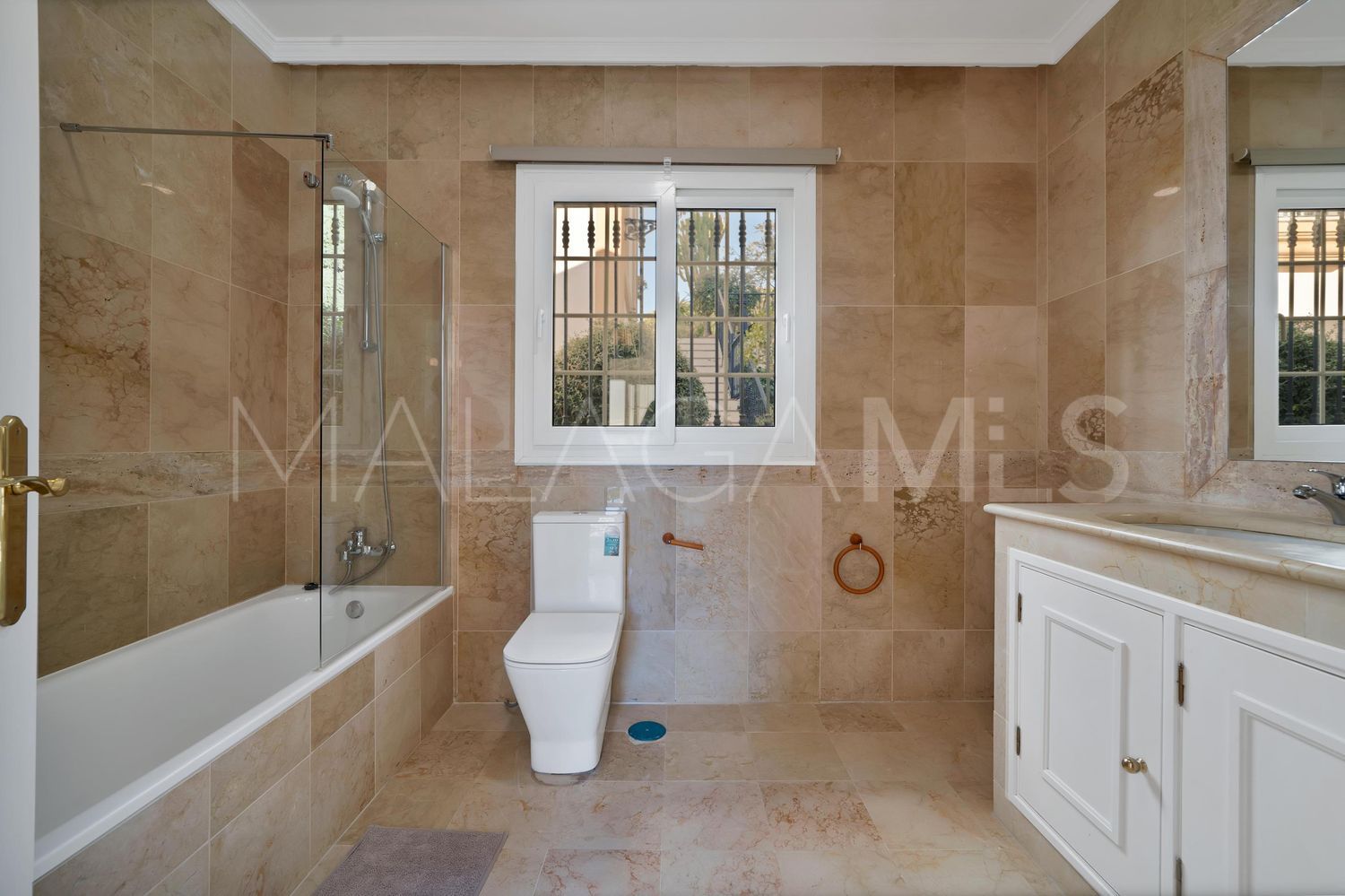 Hus i byn for sale in Los Naranjos