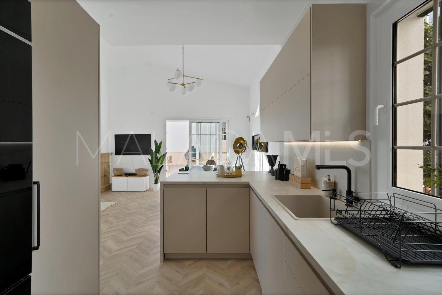 Hus i byn for sale in Los Naranjos