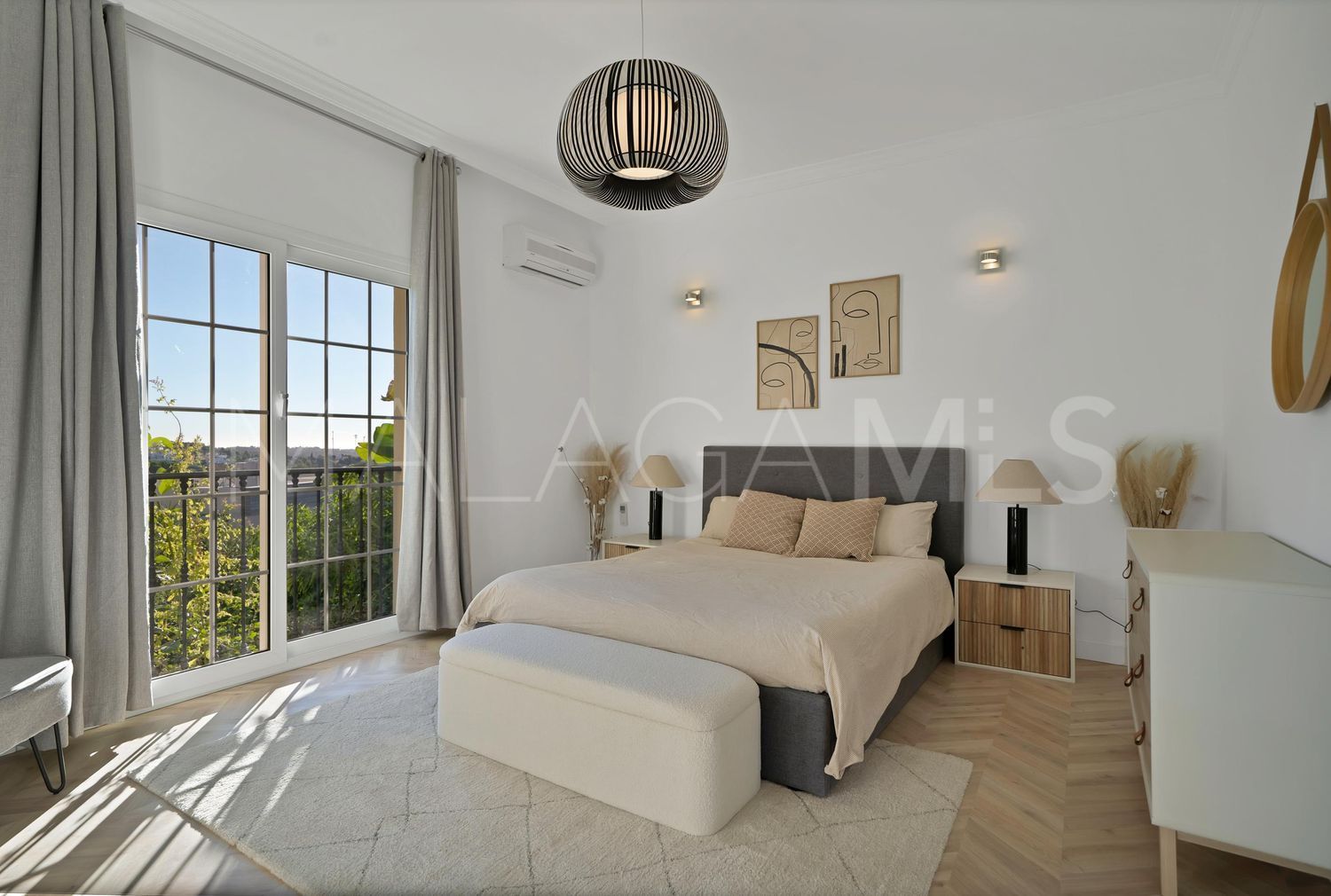 Hus i byn for sale in Los Naranjos