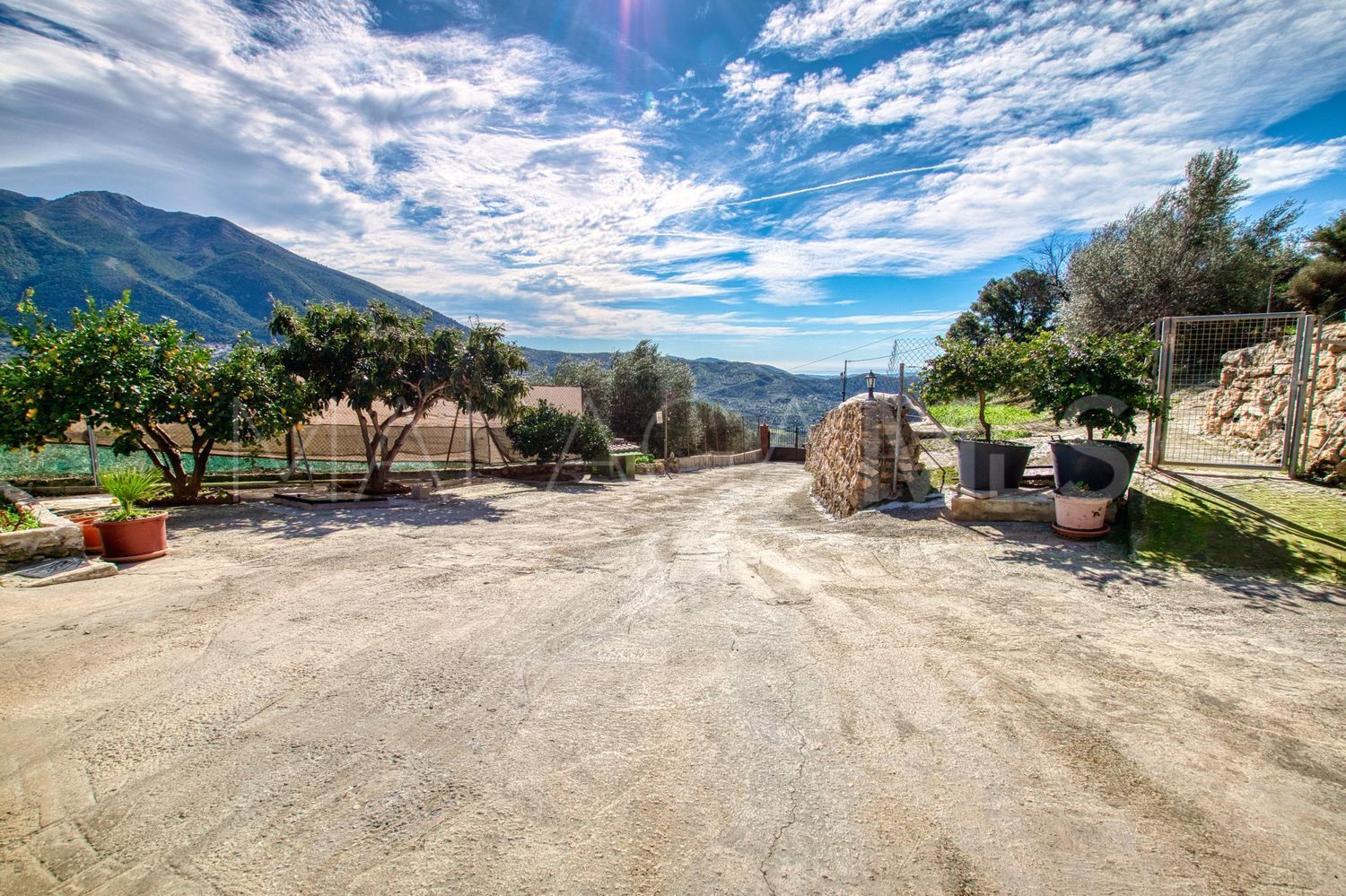 For sale country house in Alcaucin with 4 bedrooms