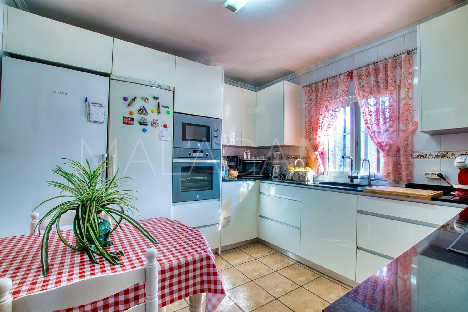 For sale country house in Alcaucin with 4 bedrooms