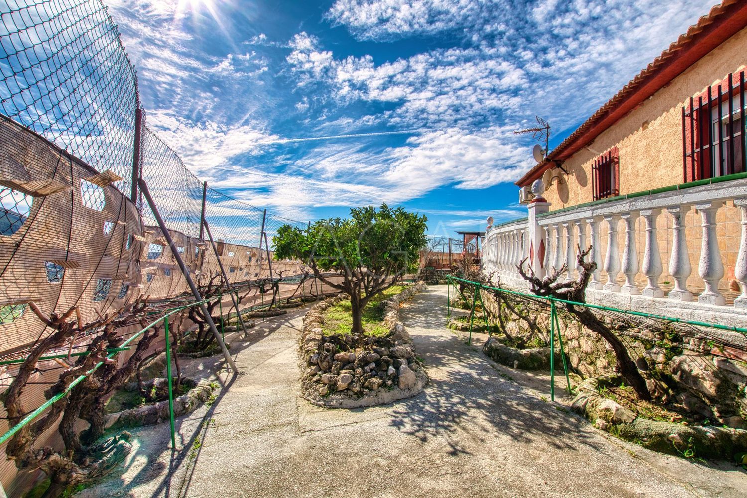 For sale country house in Alcaucin with 4 bedrooms