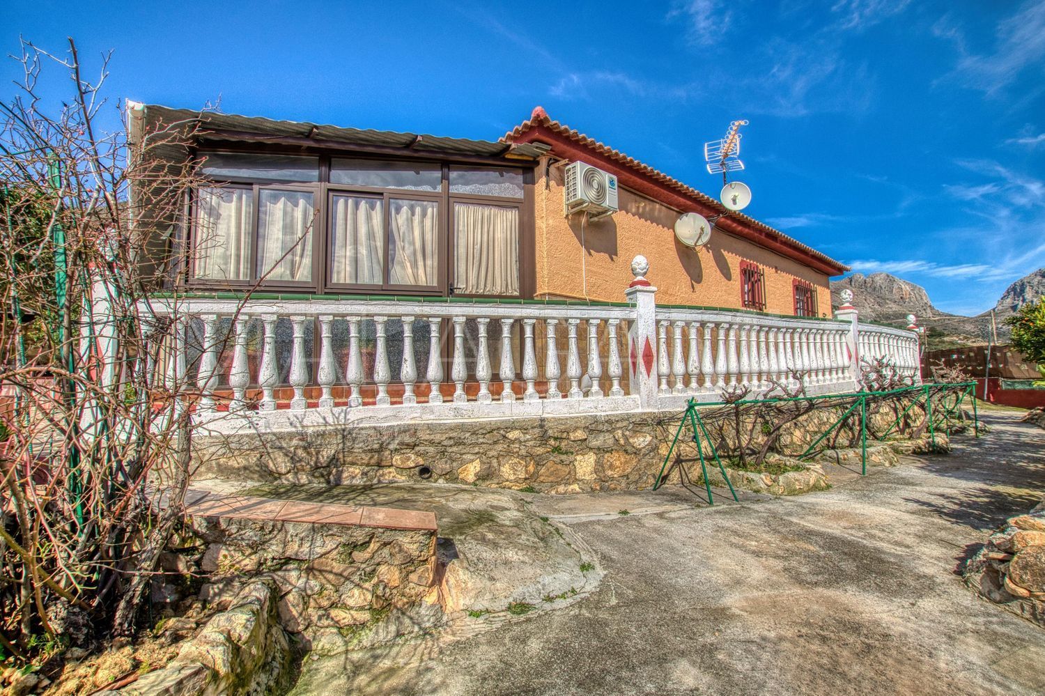 Alcaucin, casa de campo with 4 bedrooms for sale