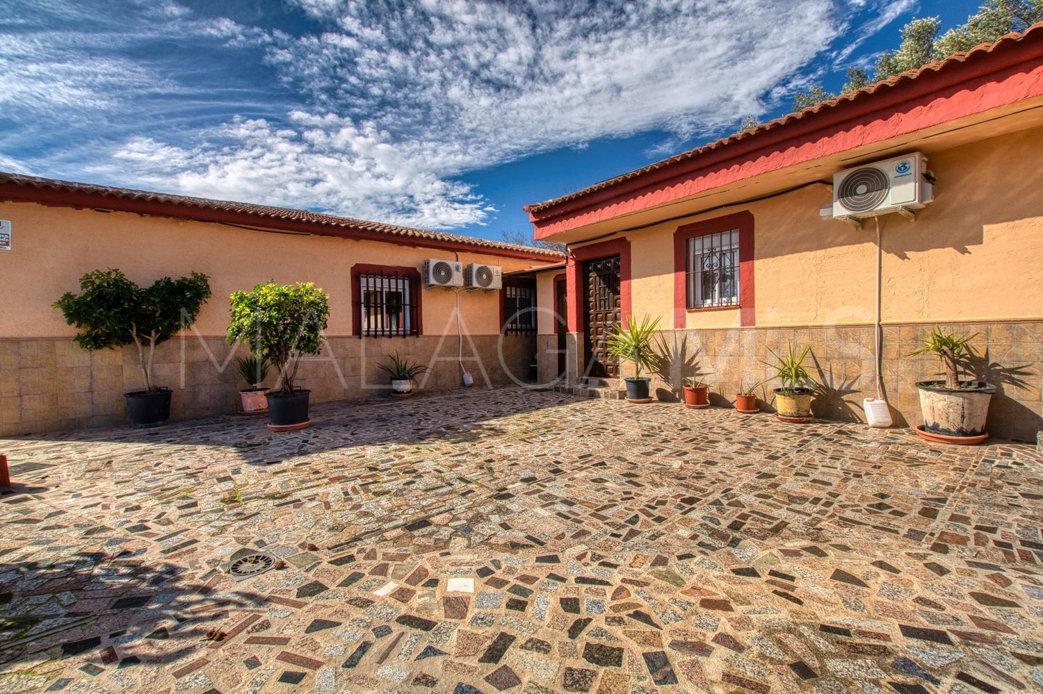 For sale country house in Alcaucin with 4 bedrooms