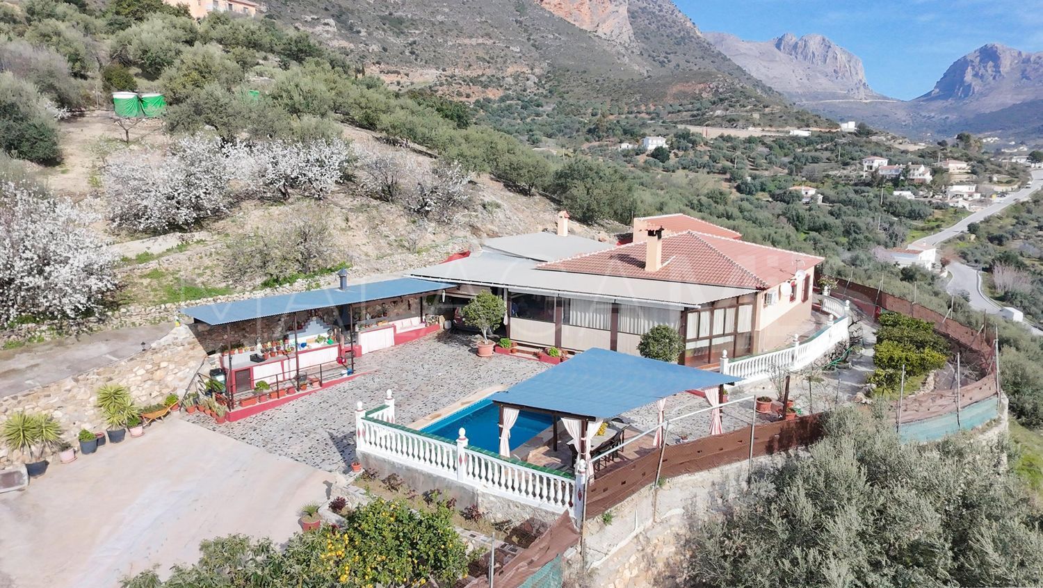 For sale country house in Alcaucin with 4 bedrooms