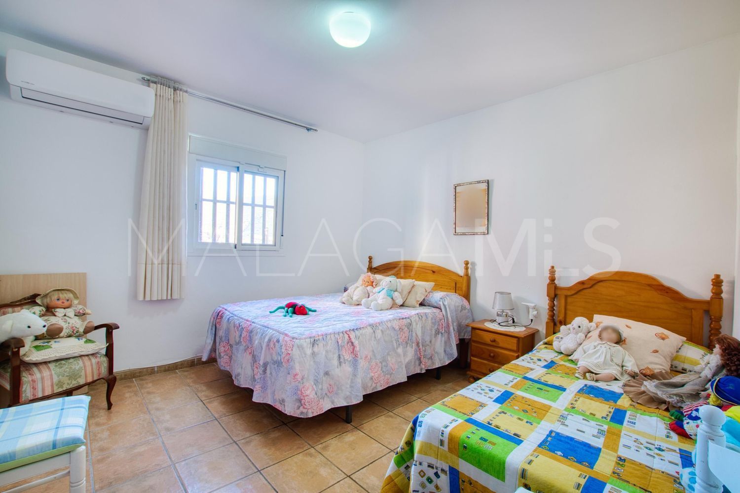 For sale country house in Alcaucin with 4 bedrooms