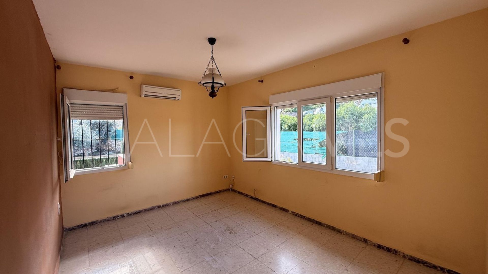 Hus i byn for sale in Los Manantiales