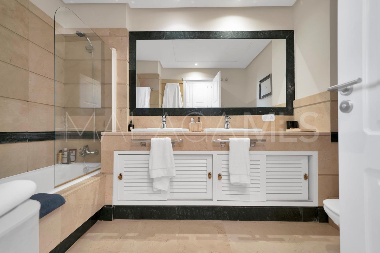 Piso with 3 bedrooms for sale in Bahia de Marbella