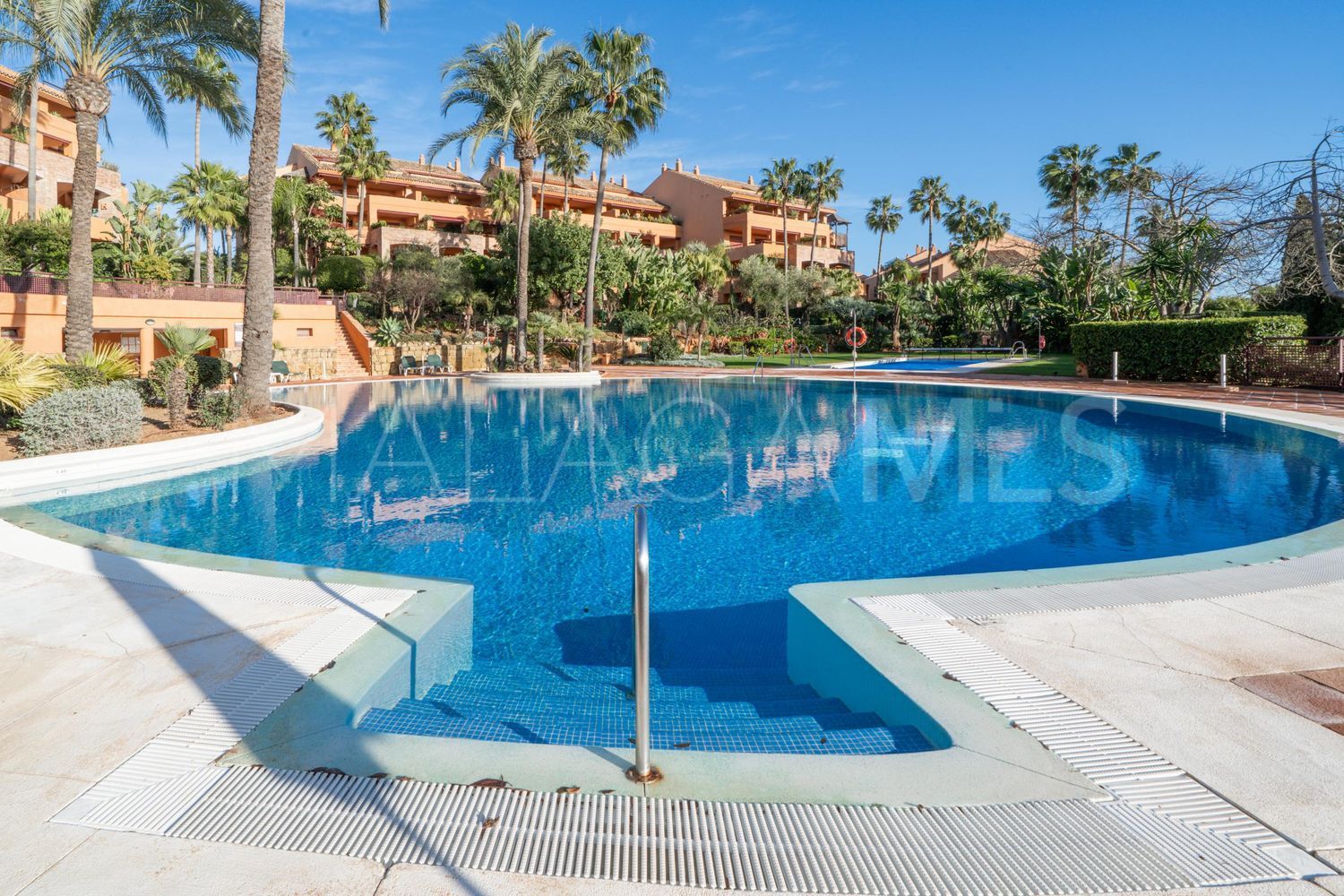 Piso with 3 bedrooms for sale in Bahia de Marbella