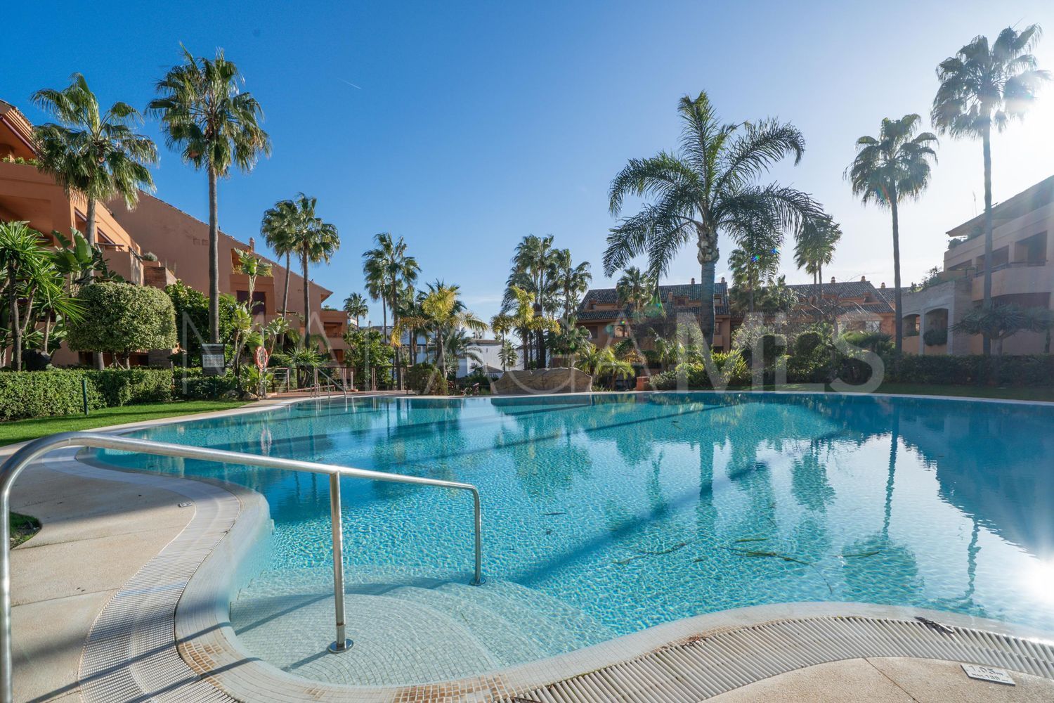 Piso with 3 bedrooms for sale in Bahia de Marbella