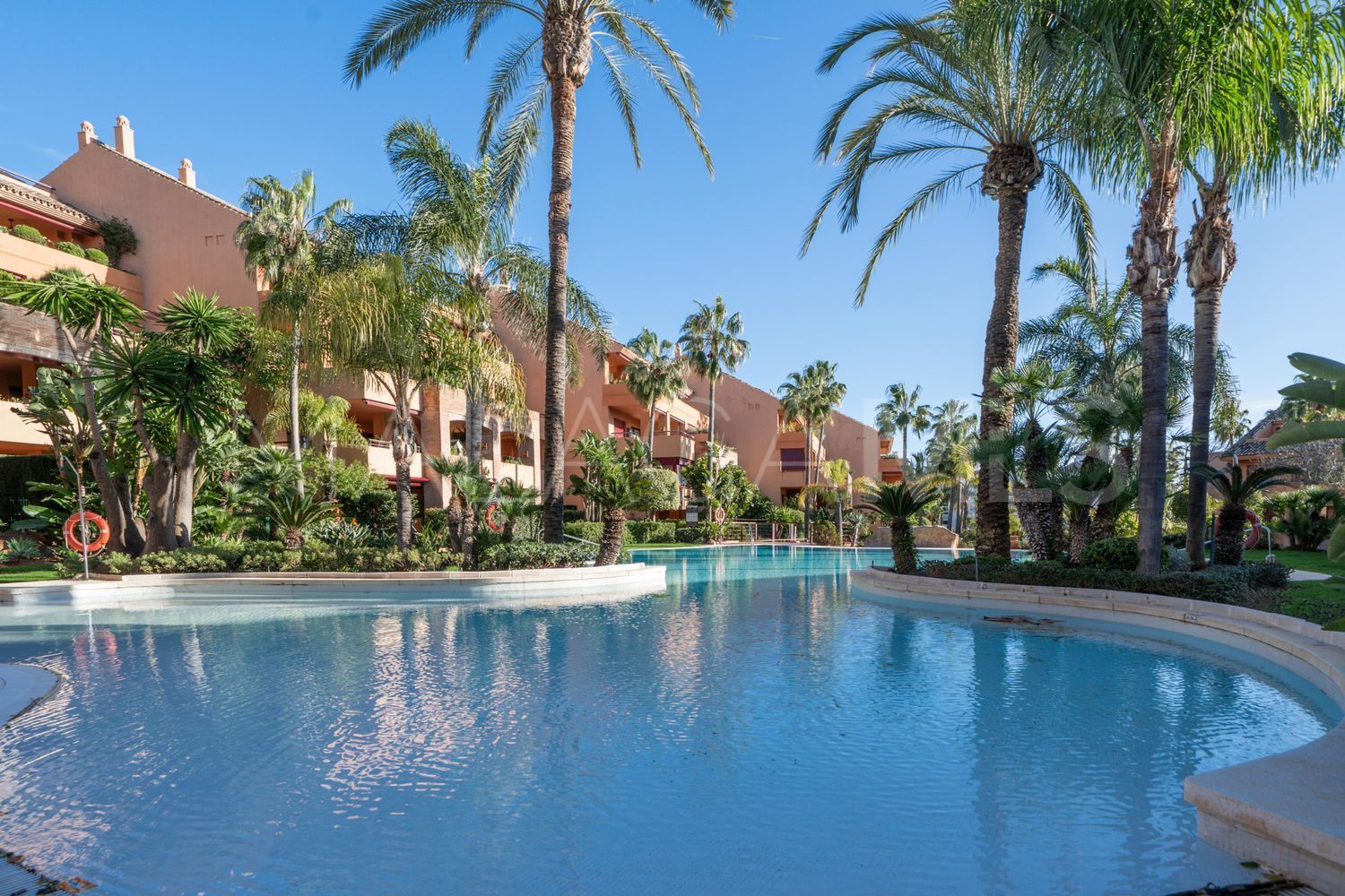 Piso with 3 bedrooms for sale in Bahia de Marbella