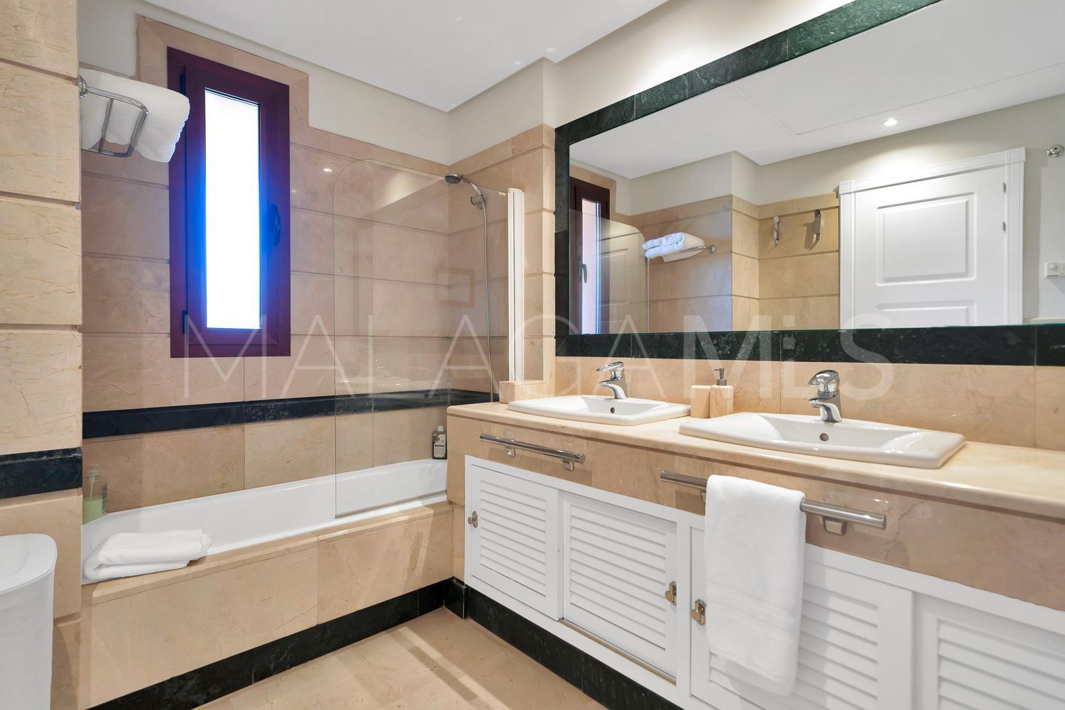 Flat for sale in Bahia de Marbella